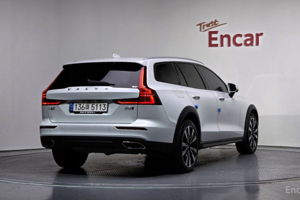2022 Volvo V60 Cross Country с пробегом 36 152 км