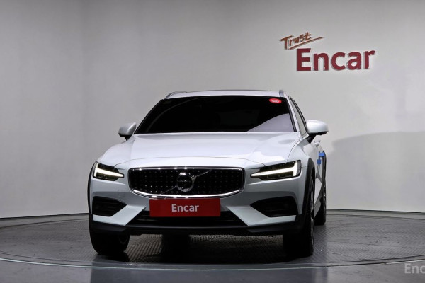 2022 Volvo V60 Cross Country с пробегом 36 152 км