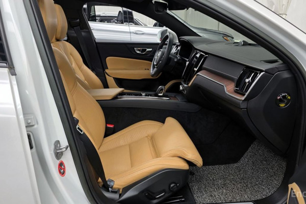 2022 Volvo V60 Cross Country с пробегом 36 152 км