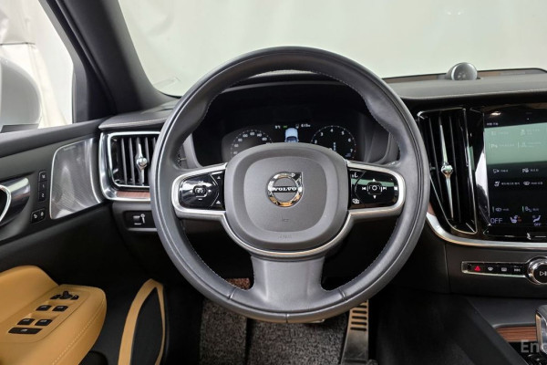 2022 Volvo V60 Cross Country с пробегом 36 152 км