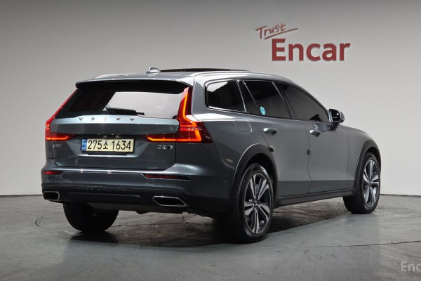 2021 Volvo V60 Cross Country с пробегом 72 371 км