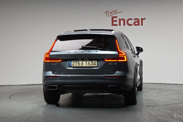 2021 Volvo V60 Cross Country с пробегом 72 371 км