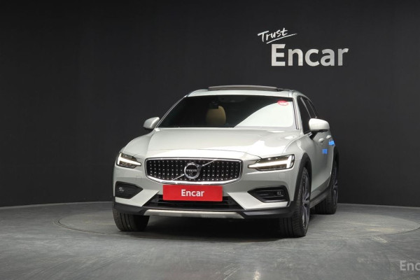 2021 Volvo V60 Cross Country с пробегом 66 212 км