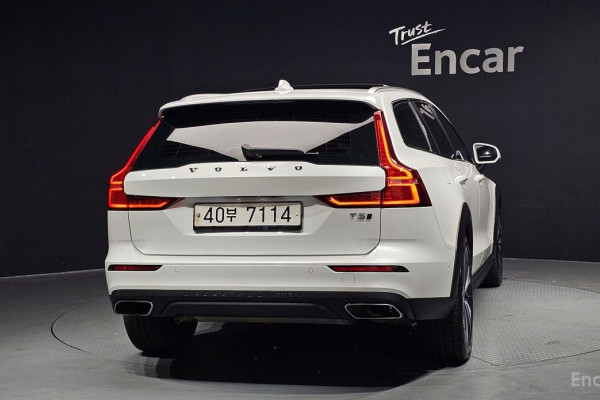 2019 Volvo V60 Cross Country с пробегом 140 485 км