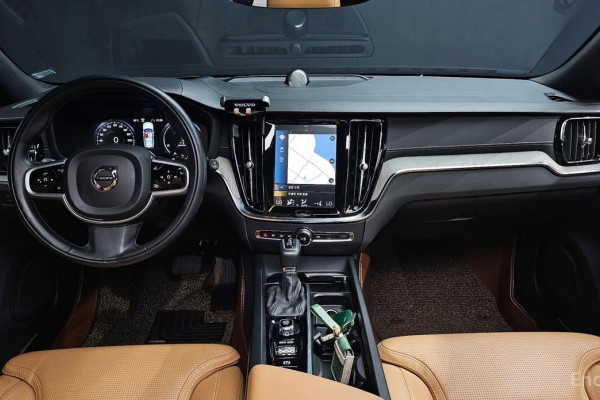 2019 Volvo V60 Cross Country с пробегом 140 485 км