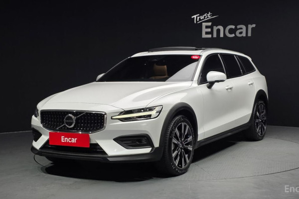 2022 Volvo V60 Cross Country с пробегом 24 621 км