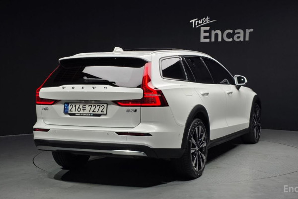 2022 Volvo V60 Cross Country с пробегом 24 621 км