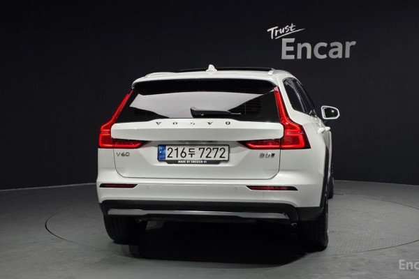 2022 Volvo V60 Cross Country с пробегом 24 621 км