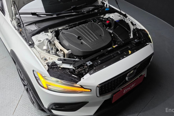 2022 Volvo V60 Cross Country с пробегом 24 621 км