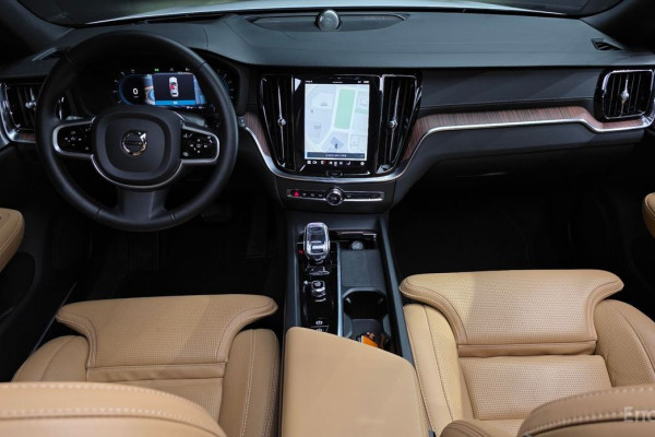 2022 Volvo V60 Cross Country с пробегом 24 621 км