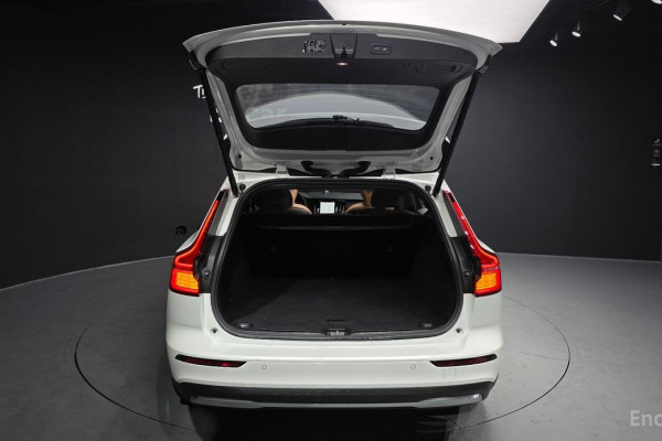2022 Volvo V60 Cross Country с пробегом 24 621 км