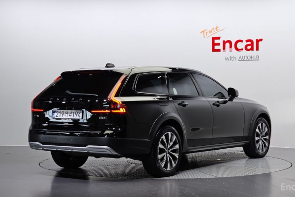 2023 Volvo V90 Cross Country с пробегом 35 171 км