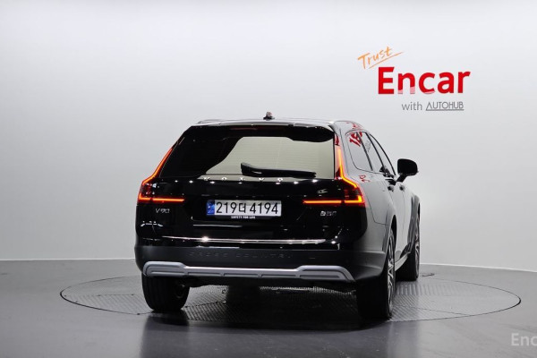 2023 Volvo V90 Cross Country с пробегом 35 171 км