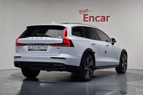 2019 Volvo V60 Cross Country с пробегом 71 308 км