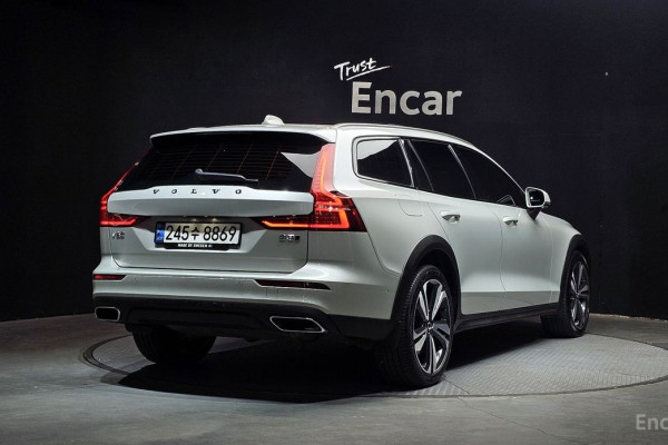 2021 Volvo V60 Cross Country с пробегом 44 282 км