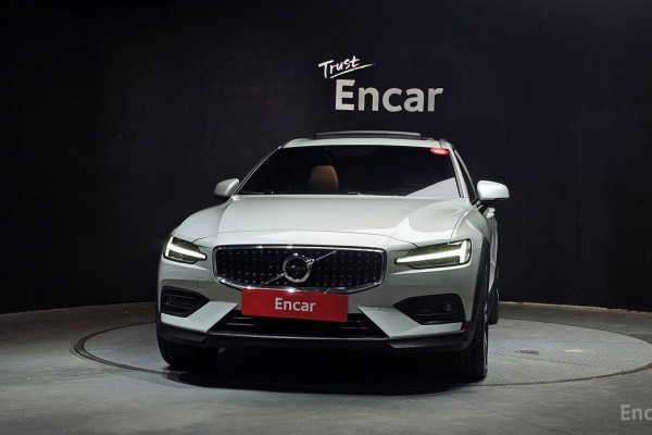 2021 Volvo V60 Cross Country с пробегом 44 282 км