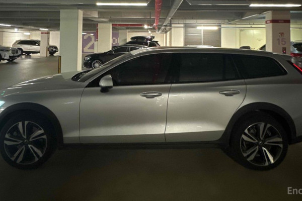 2021 Volvo V60 Cross Country с пробегом 28 574 км