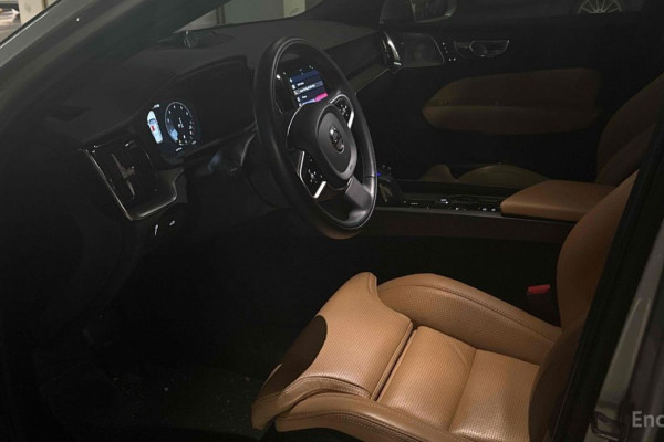 2021 Volvo V60 Cross Country с пробегом 28 574 км