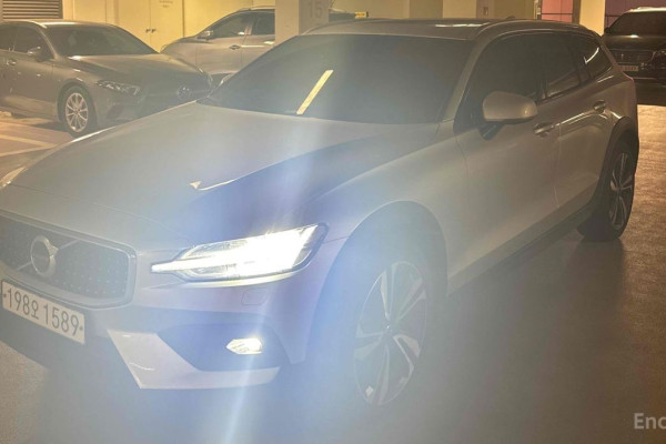 2021 Volvo V60 Cross Country с пробегом 28 574 км
