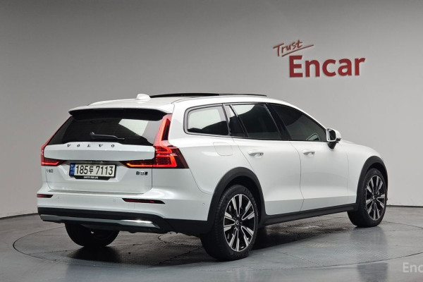 2024 Volvo V60 Cross Country с пробегом 17 498 км