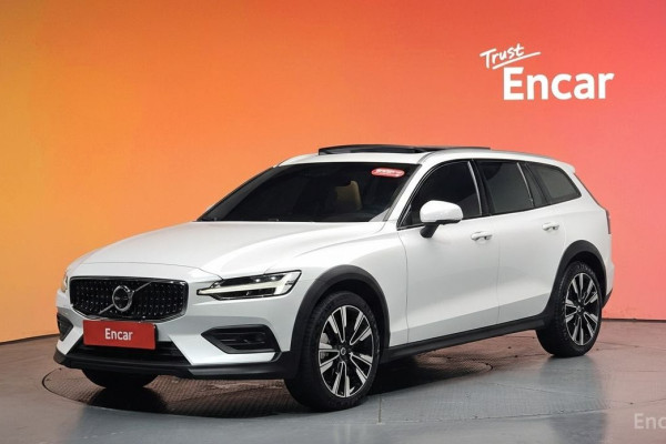 2024 Volvo V60 Cross Country с пробегом 17 498 км