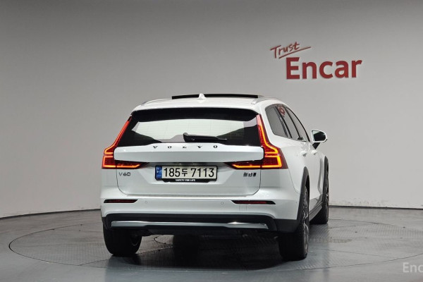 2024 Volvo V60 Cross Country с пробегом 17 498 км