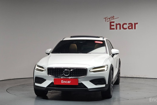 2024 Volvo V60 Cross Country с пробегом 17 498 км