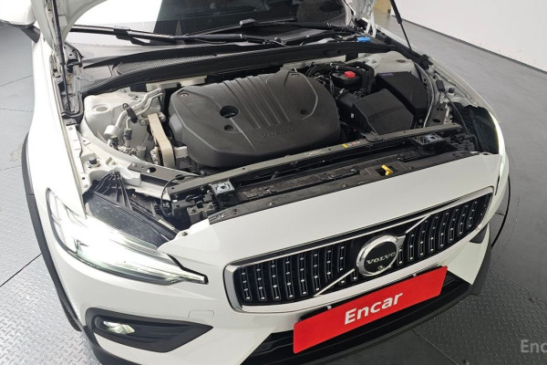 2024 Volvo V60 Cross Country с пробегом 17 498 км