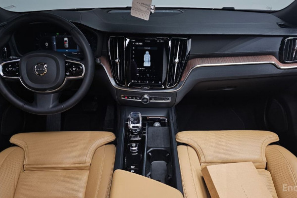 2024 Volvo V60 Cross Country с пробегом 17 498 км