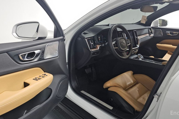 2024 Volvo V60 Cross Country с пробегом 17 498 км