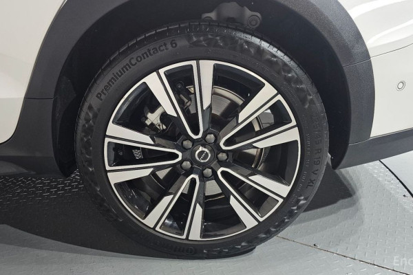 2024 Volvo V60 Cross Country с пробегом 17 498 км