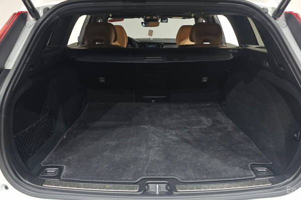 2024 Volvo V60 Cross Country с пробегом 17 498 км