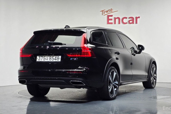 2020 Volvo V60 Cross Country с пробегом 75 467 км