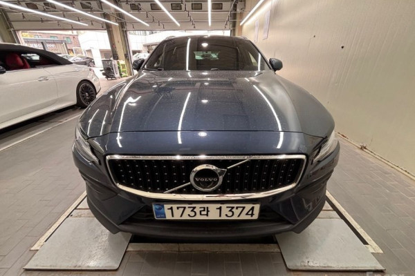 2022 Volvo V60 Cross Country с пробегом 77 395 км