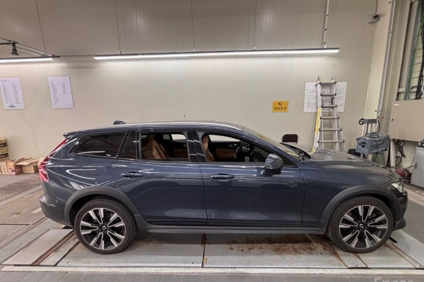 2022 Volvo V60 Cross Country с пробегом 77 395 км