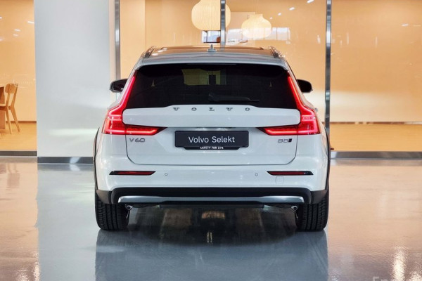 2025 Volvo V60 Cross Country с пробегом 2 697 км