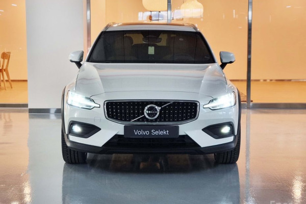 2025 Volvo V60 Cross Country с пробегом 2 697 км