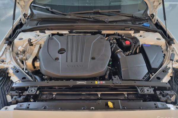 2025 Volvo V60 Cross Country с пробегом 2 697 км