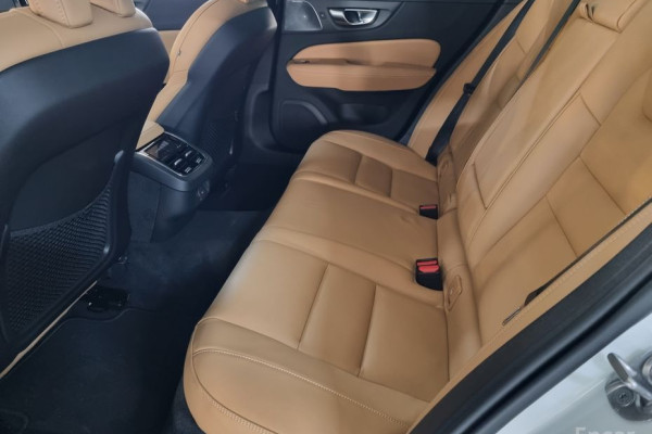 2025 Volvo V60 Cross Country с пробегом 2 697 км