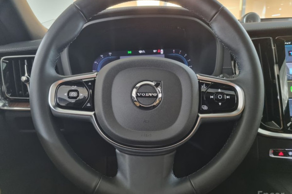 2025 Volvo V60 Cross Country с пробегом 2 697 км