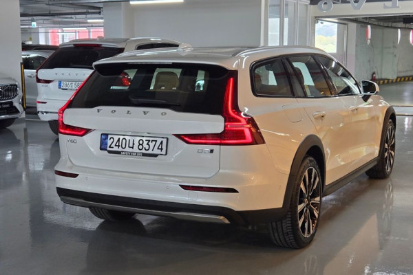2025 Volvo V60 Cross Country с пробегом 1 678 км