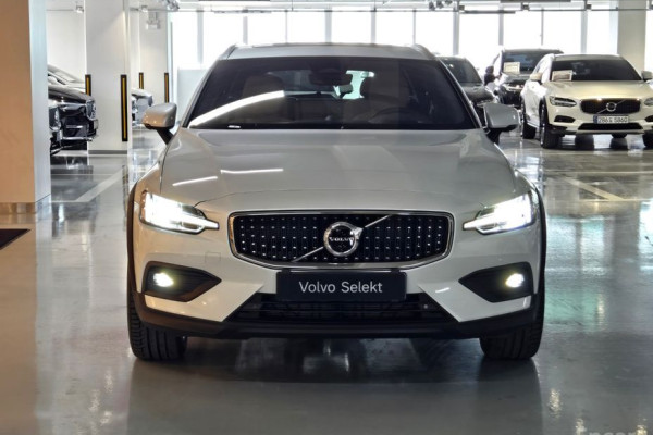 2025 Volvo V60 Cross Country с пробегом 1 678 км
