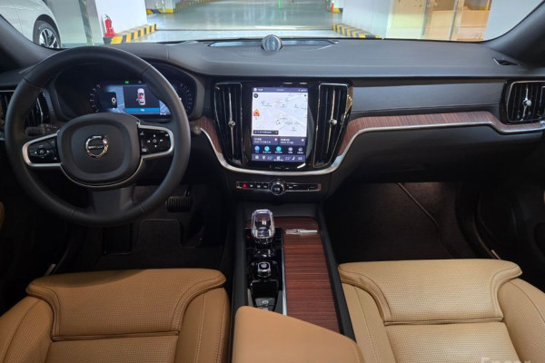 2025 Volvo V60 Cross Country с пробегом 1 678 км