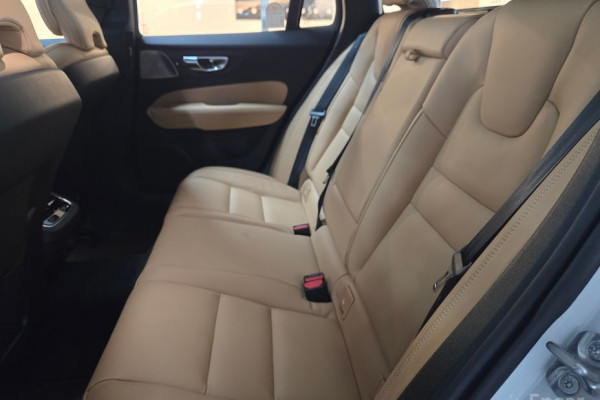 2025 Volvo V60 Cross Country с пробегом 1 678 км