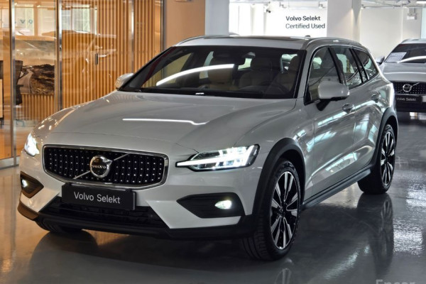 2025 Volvo V60 Cross Country с пробегом 1 678 км