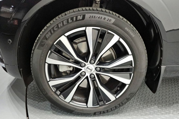 2023 Volvo XC60 с пробегом 49 799 км