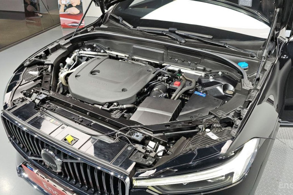 2023 Volvo XC60 с пробегом 49 799 км