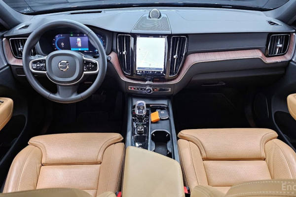 2023 Volvo XC60 с пробегом 49 799 км