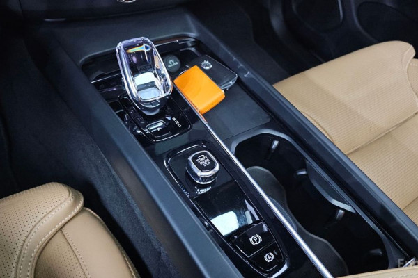 2023 Volvo XC60 с пробегом 49 799 км