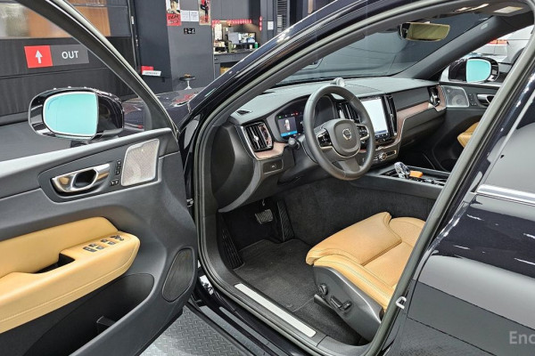 2023 Volvo XC60 с пробегом 49 799 км